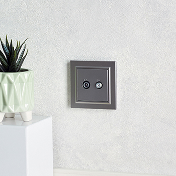 рамка 1-постовая IEK РУ-1-БрС Brite - пример установки