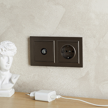 рамка 2-постовая IEK РУ-2-БрТБ Brite - пример установки