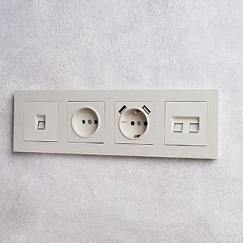 рамка 4-постовая IEK РУ-4-Бр Brite бежевый рифленый - пример установки